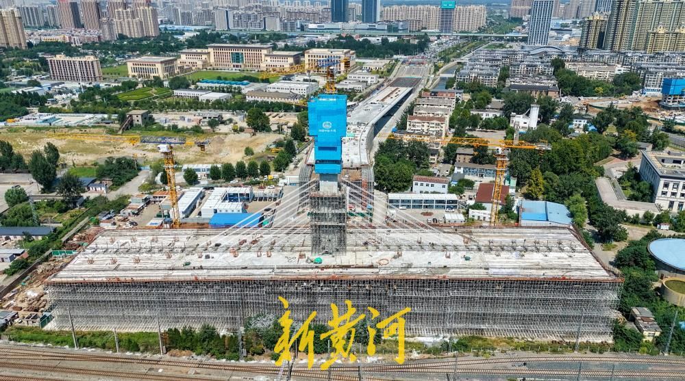 济南这处铁路转体桥主桥轮廓初现，引桥即将连通地面道路