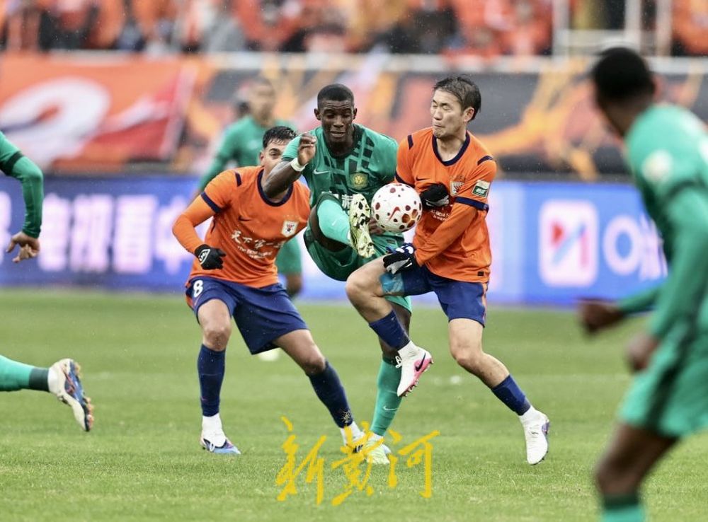 泰山队主场赢得京鲁大战，谢文能、克雷桑进球，现场球迷超4.5万