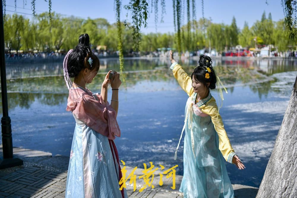 换季上新，明府城汉服游迎来清新国风