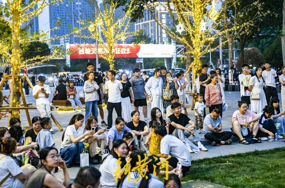 晚风为伴乐动泉城，西客站片区上演端午“晚风音乐会”