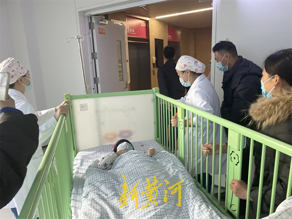 山东4岁男孩注射SMA靶向药入医保后全国首针 母亲：希望能够跟普通孩子一样上学