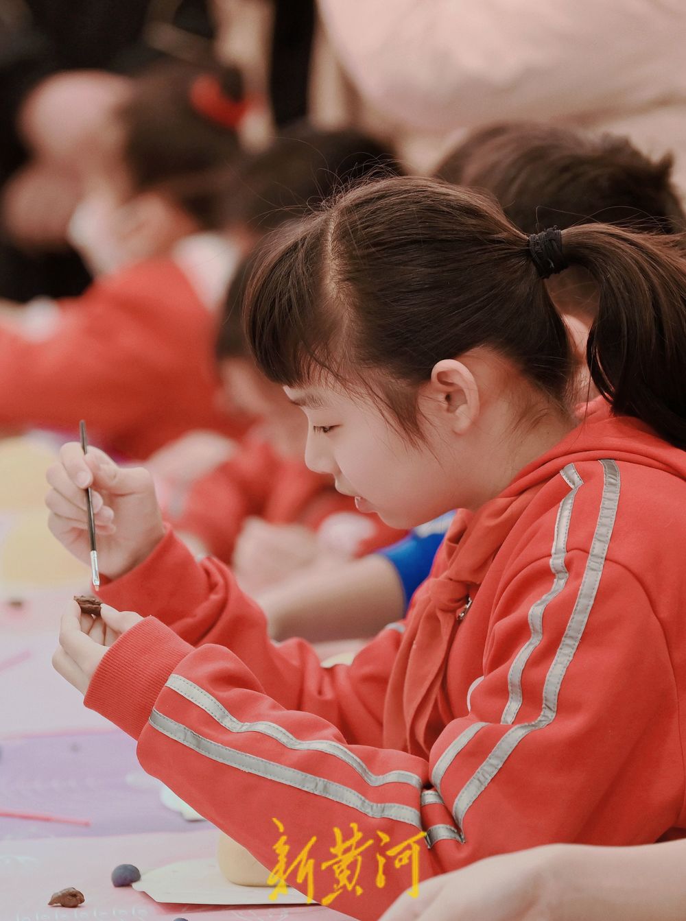 小学生制作龙年花馍 体验传统年俗文化