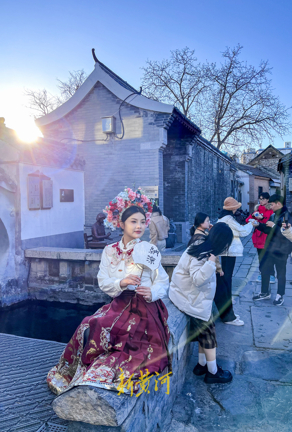 小桥流水人家， 古装美女如花，济南这座小桥带你“穿越”前世今生