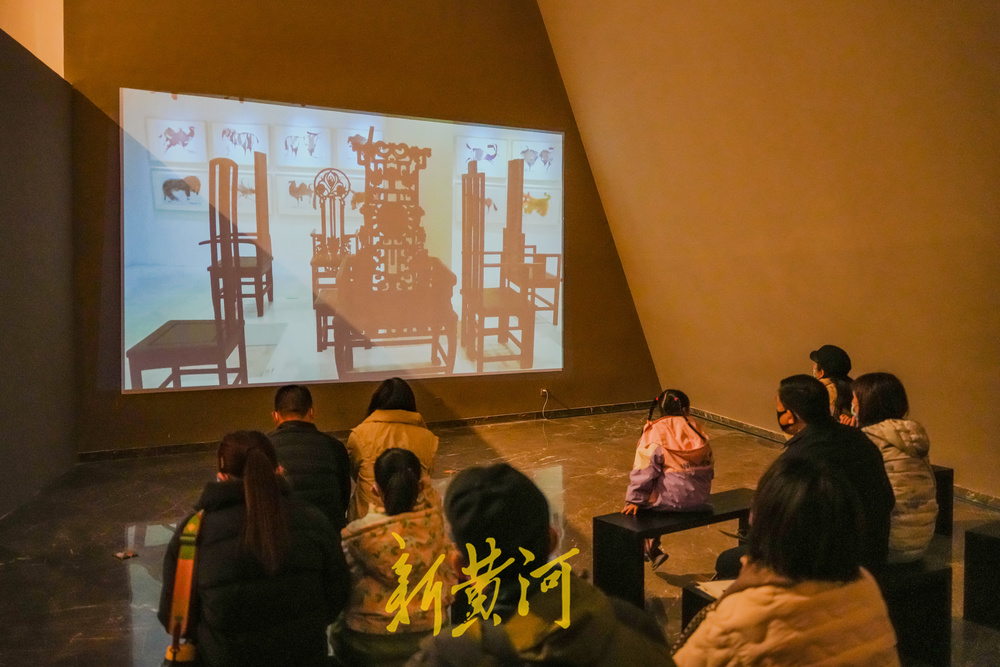韩美林艺术展热度不减 吸引观众沉浸式打卡