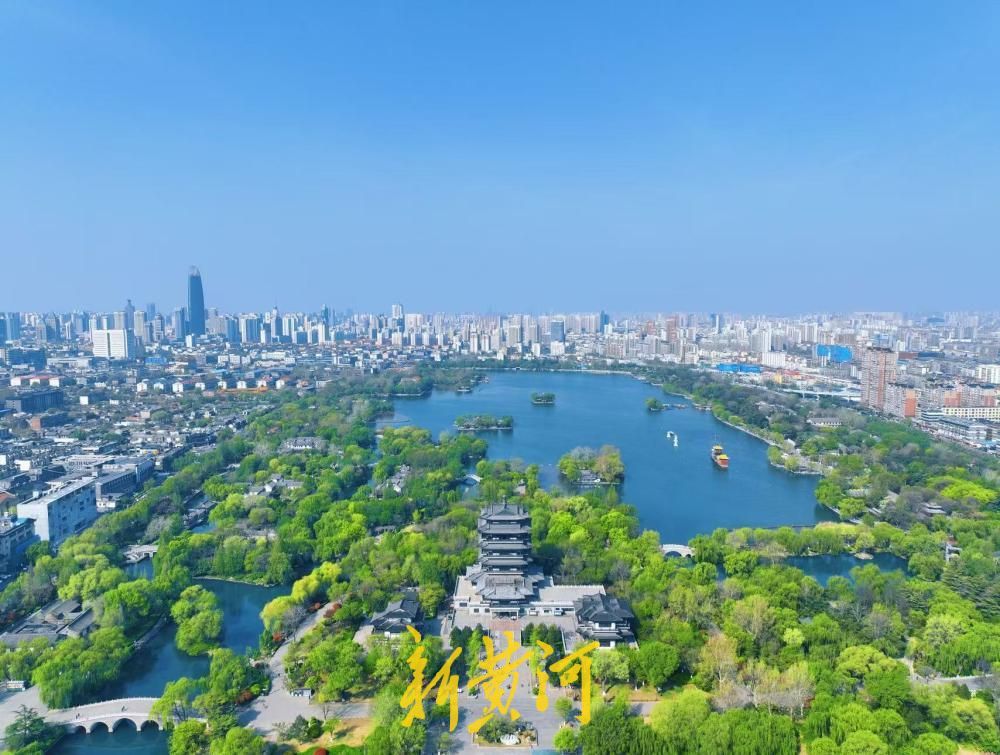 仲春一片“泉城蓝” 大明湖水天一色如同天空之镜