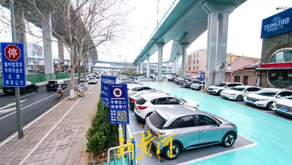 济南玉函立交桥下绿化带功能改造 缓解停车难  