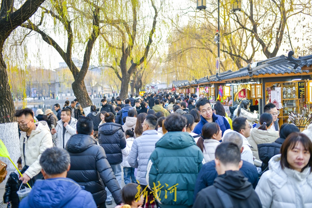 “泉”在济南冬游记｜元旦假期老街游火热，游客沉浸式体验泉城古韵