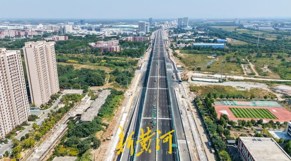 济南工业北路快速路东延初具规模，数公里双向快车道沥青铺设完成