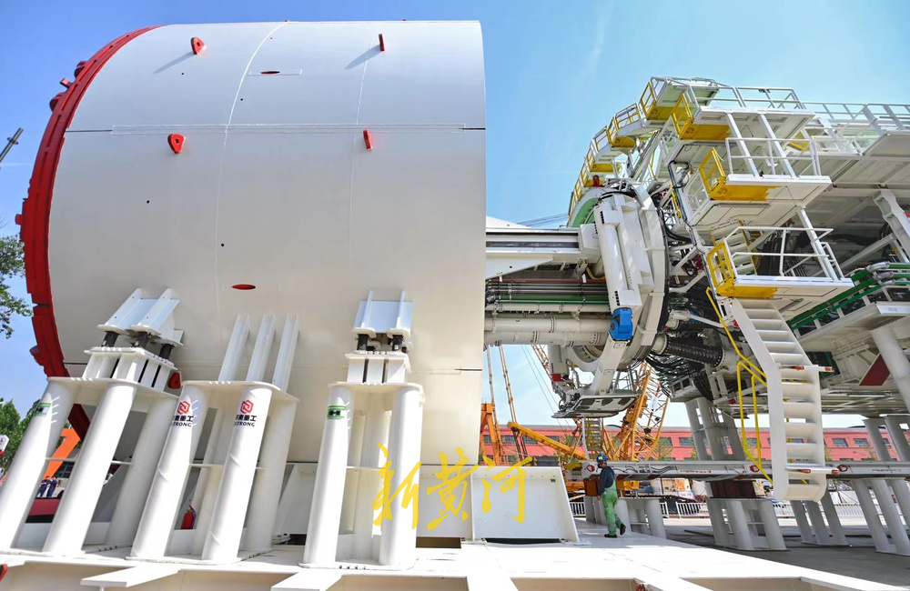 开挖直径17.5米，世界在建最大直径泥水盾构隧道“山河号”盾构机在济南下线