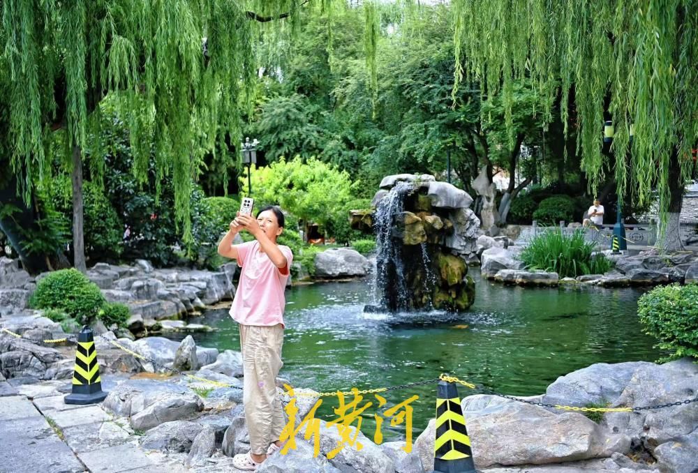 端午假期遇夏至，月牙飞瀑迎客来